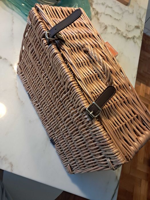 Cesto com pega em vime