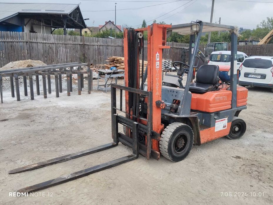 Wózek widłowy Toyota 2,5 t LPG – przesuw boczny – ideał – 2628 mth