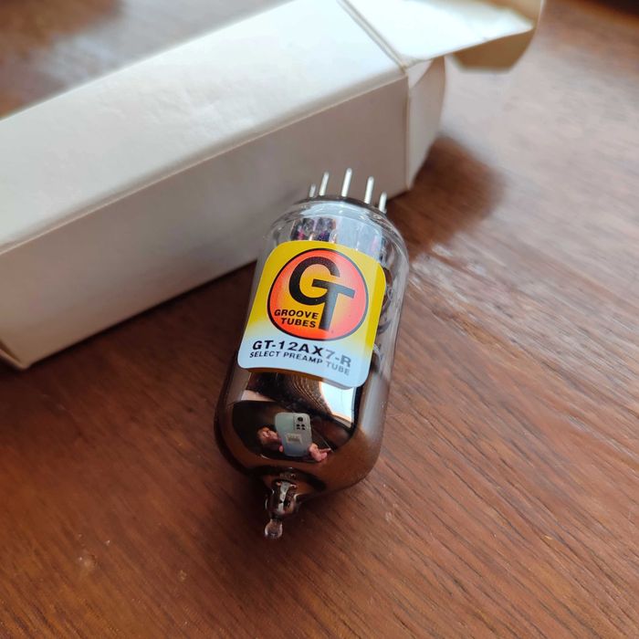 2 válvulas ECC83 / 12AX7 Groove Tubes (Fender)