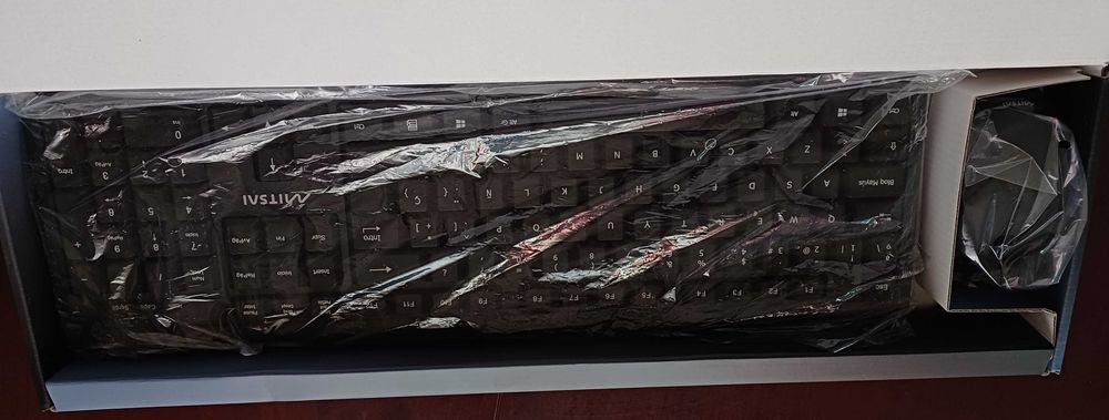 Keyboard with Mouse428223351415777282