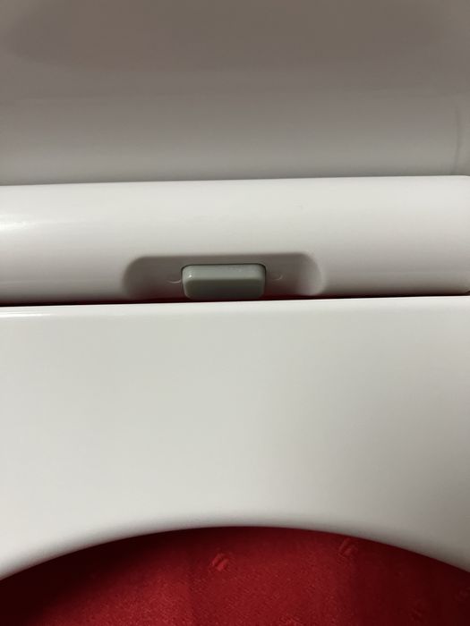 Deska sedesowa wolno opadająca.