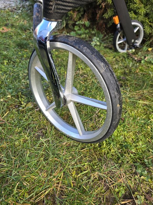 Carbon włókno węglowe ,ultra lekki chodzik rollator balkonik na kołach