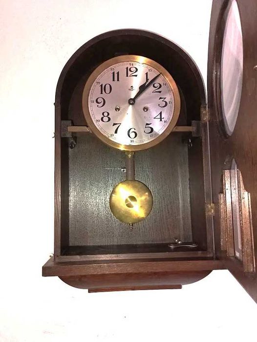 Stary zegar wiszący typu baba.