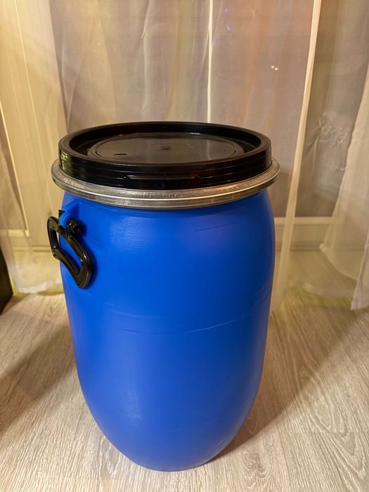 Plastikowe beczki z metalową klamrą pojemność 35 litrów