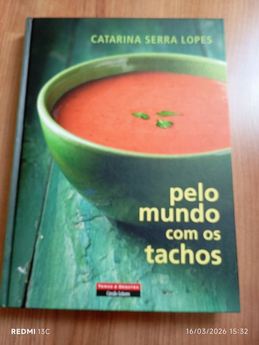 Livro"pelo mundo com os tachos"