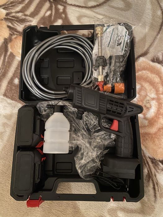 Аккамуляторная мойка высокого давления .