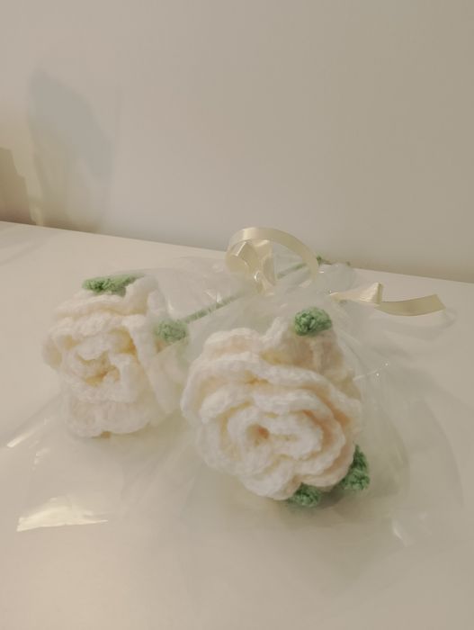 Kwiaty na szydełku rękodzieło