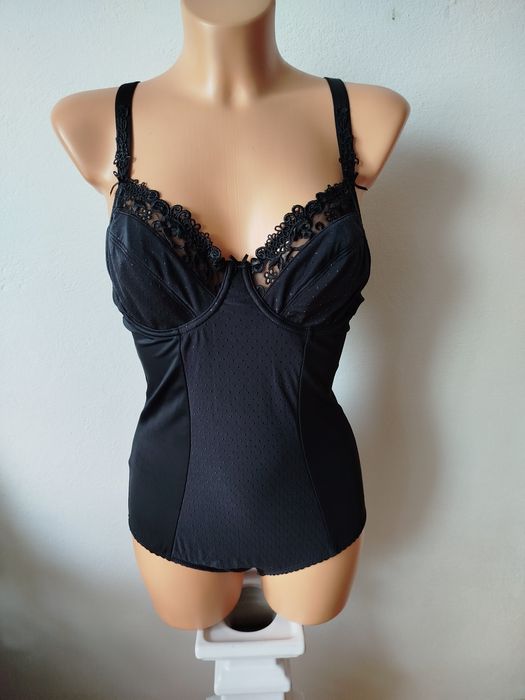Czarne modelujące body 75 B, M/L.