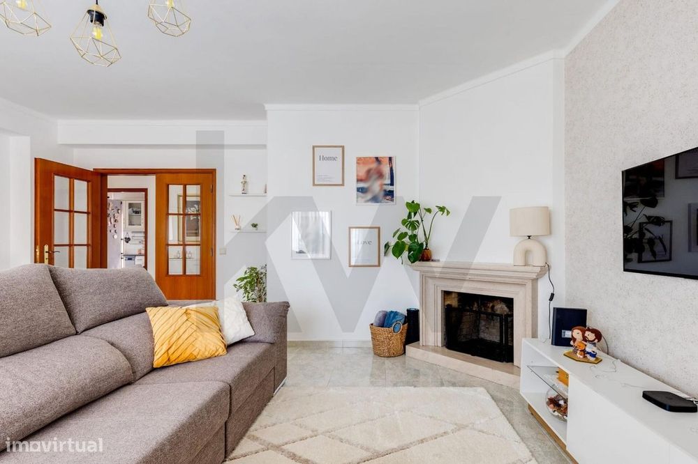 Apartamento T2 em Gândara dos Olivais | Rés de Chão com Garagem e Terr