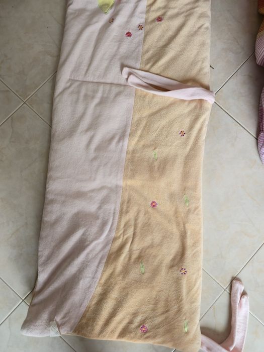 Resguardo e endredon de cama de bebe
