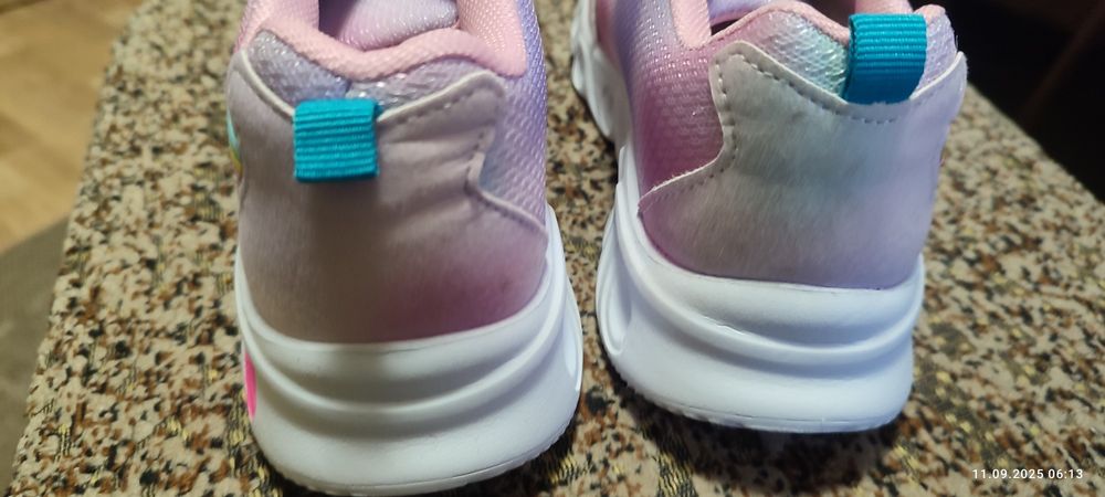 Кросівки для дівчинки 30 розмір
