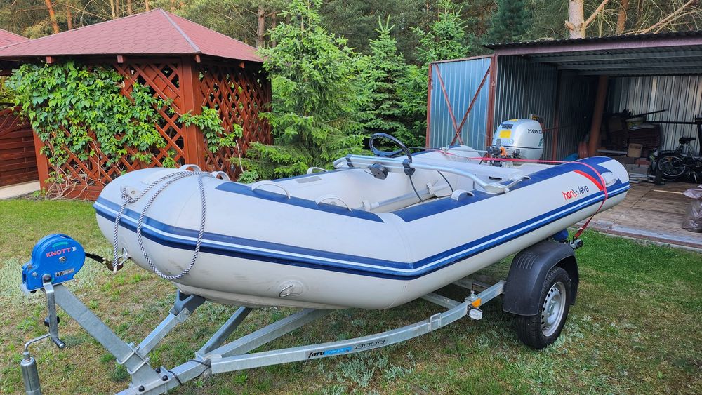 Ponton Honda z przyczepą i silnikiem 20hp