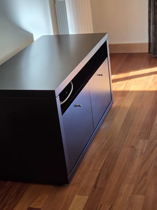 Móvel de apoio para TV e armário