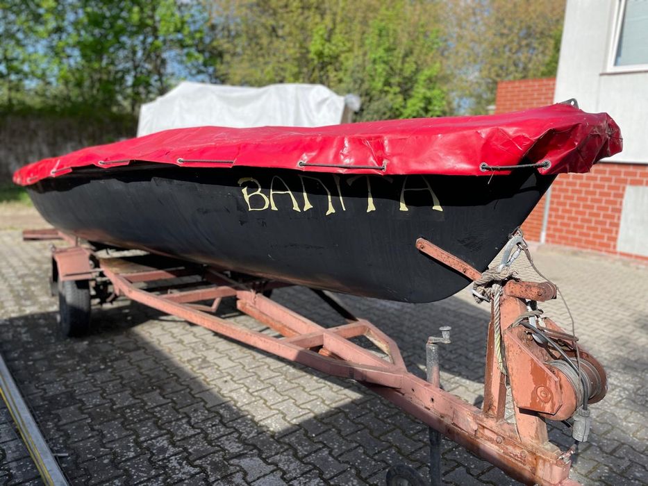 Jacht turystyczno regatowy ZEFIR z wózkiem slipowym, klasyk z duszą