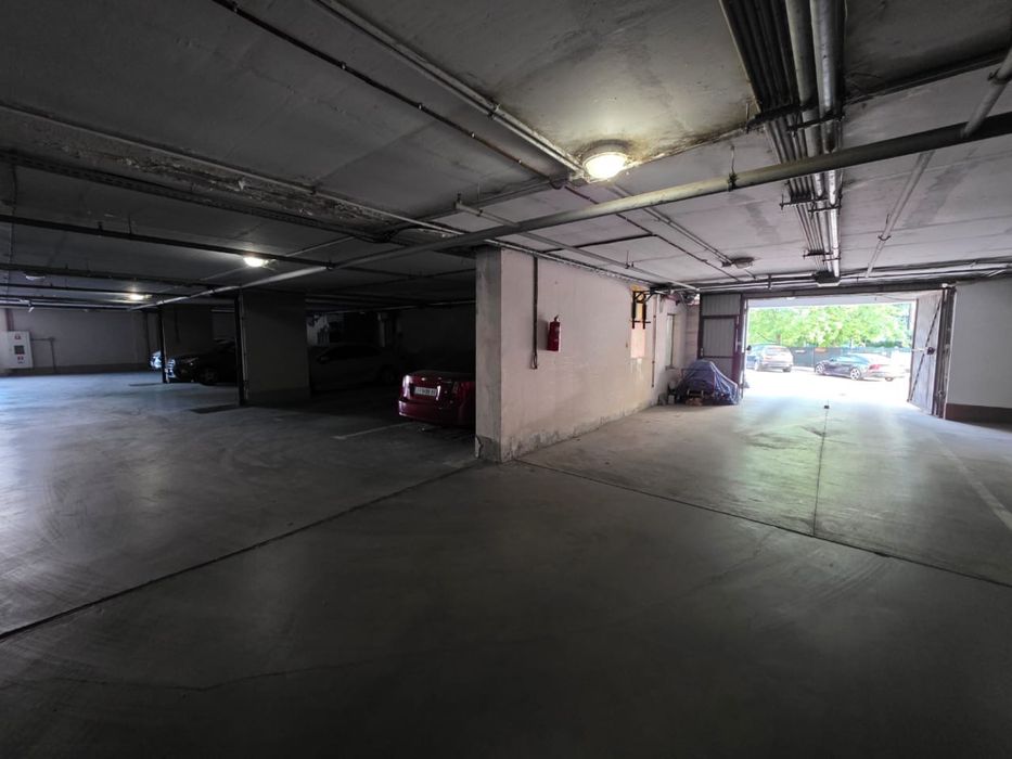 Паркомісце паркінг Драгоманова 1Н