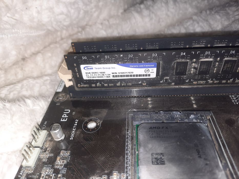 Продам комплект материнки, проца, озу