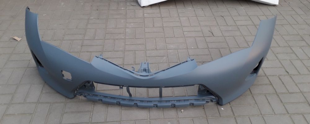 TOYOTA AURIS 2012 - zderzak przedni nowy