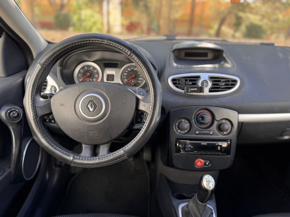 Renault Clio III 1.2 75cv
