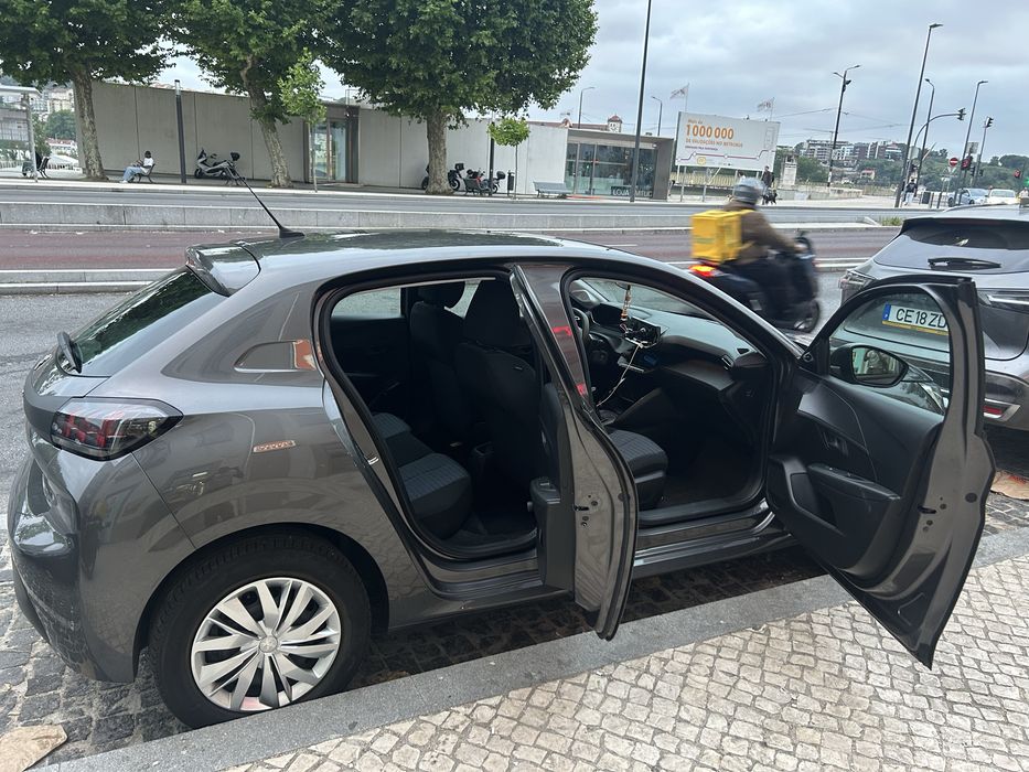 Peugeot 208 — fotografia 4