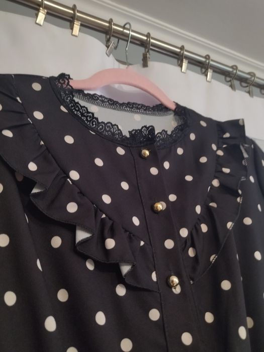 Sukienka w stylu Vintage w grochy