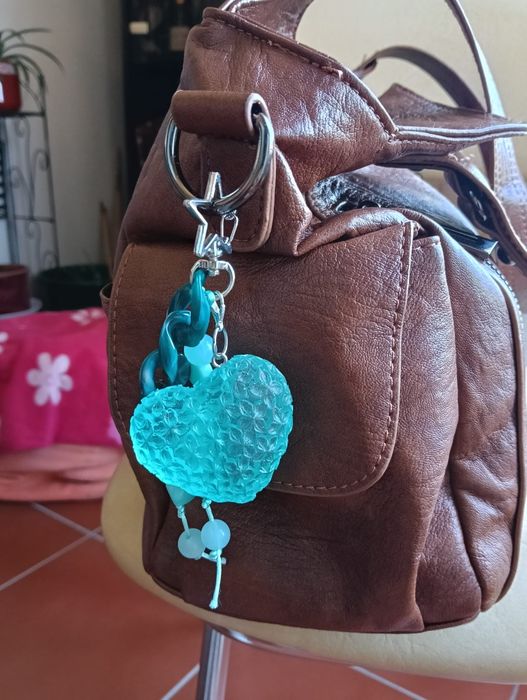 Bag charm artesanal coração