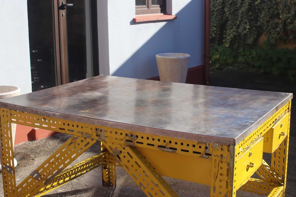 mesa industrial em ferro
