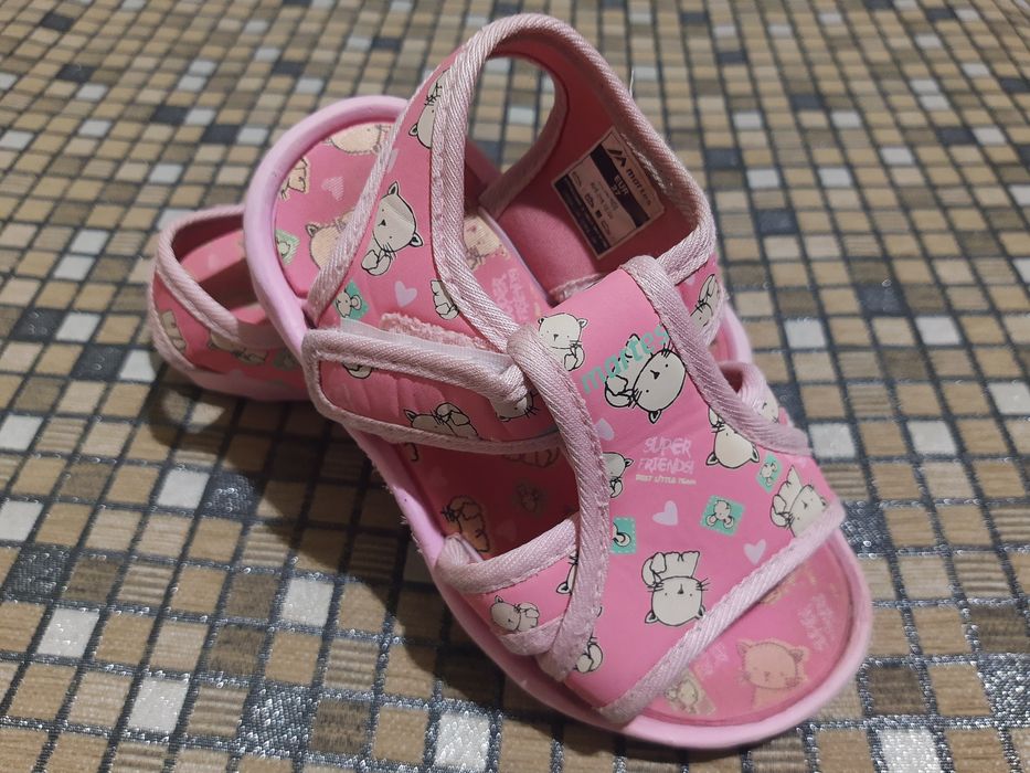 Босоножки, кроссовки, тапочки детские разные