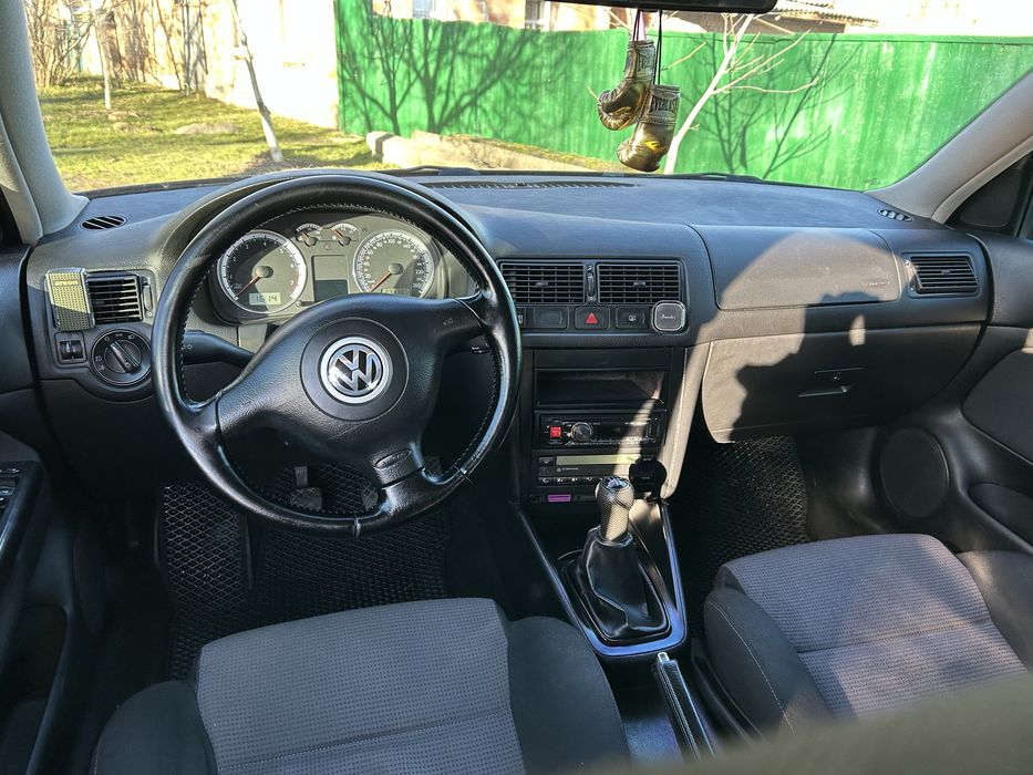 Продаю Volkswagen Golf 4 з двигуном 1.6 16-клапан