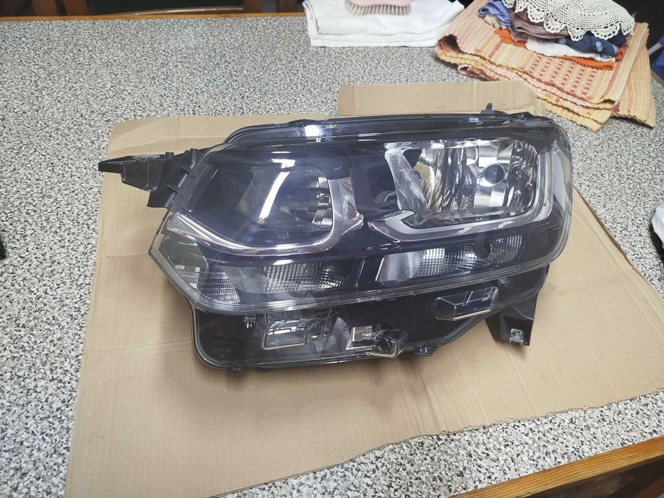 Farol Toyota Novo