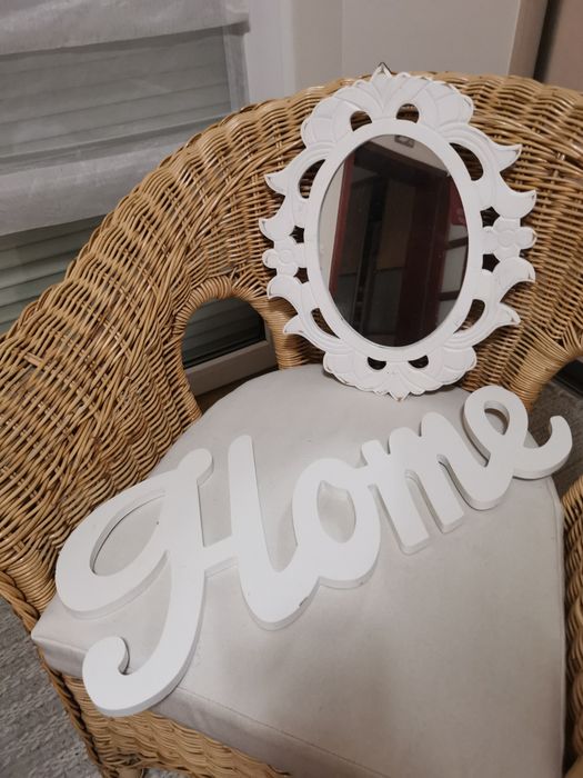 Lustro i napis home