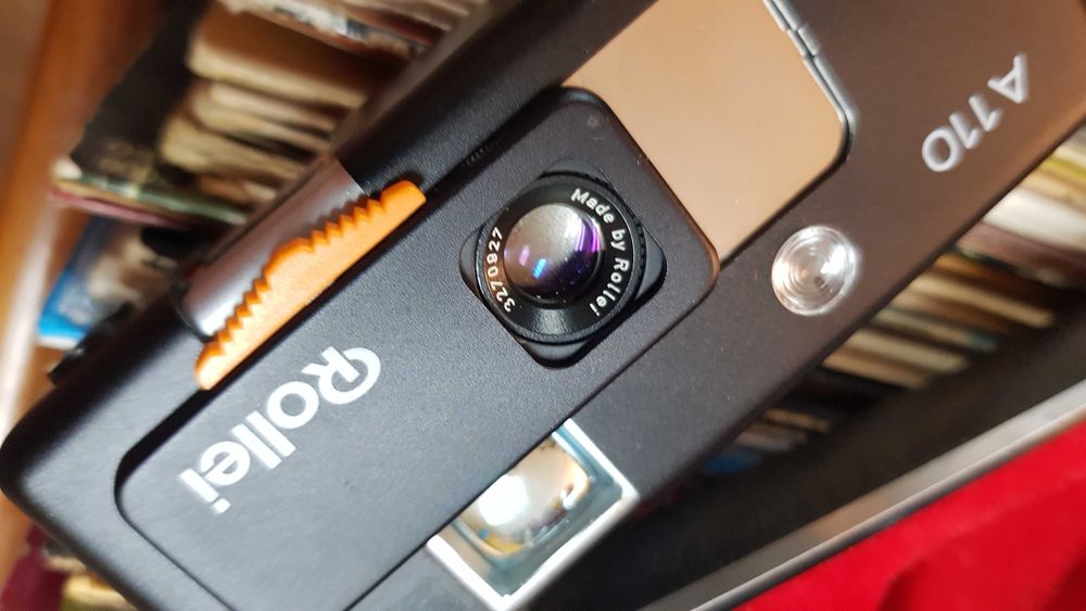 Máquina fotográfica Rollei A110