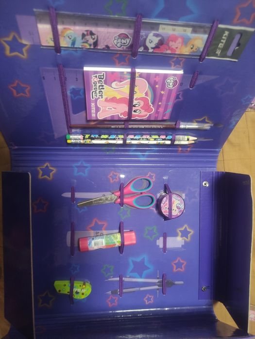 Продам набор kite для дівчинки 1-4 клас