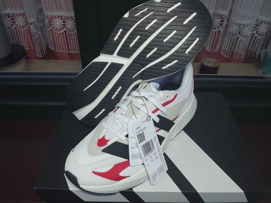 Buty  adidas Lightblaze
