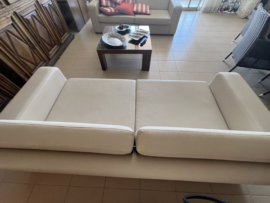 Sofas em pele cor branca