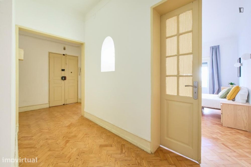 Quarto - localizado em Entrecampos Lisbon