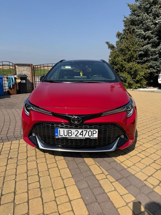 Toyota Corolla Toyota Corolla 2.0 Hybrid GR Sport Kombi czerwony + czarny dach 196 KM