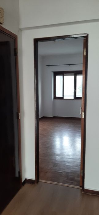 Almada T2 bem localizado.