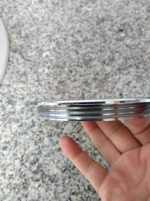 Tampa der aperto para sifão de casa de banho
