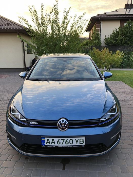 Продам Volkswagen E-golf 2016