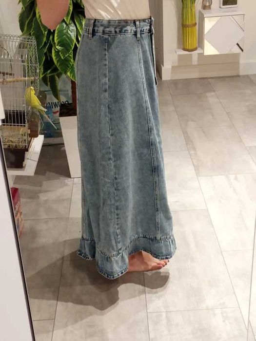 Długa dżinsowa spódnica