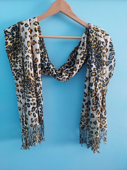 Lenço / Écharpe com padrão de leopardo