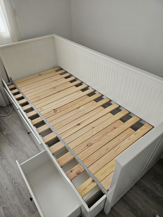 Cama IKEA Hemnes com colchões