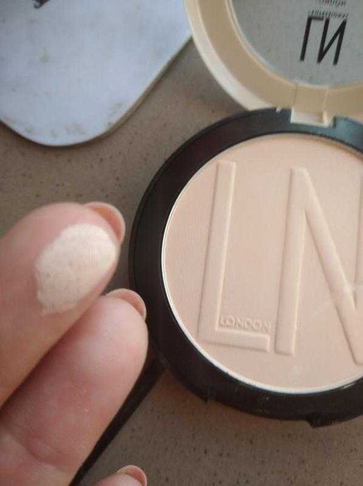 пудра, для світлої шкіри, без жовтизни,  до 07 2022, ціна знижена