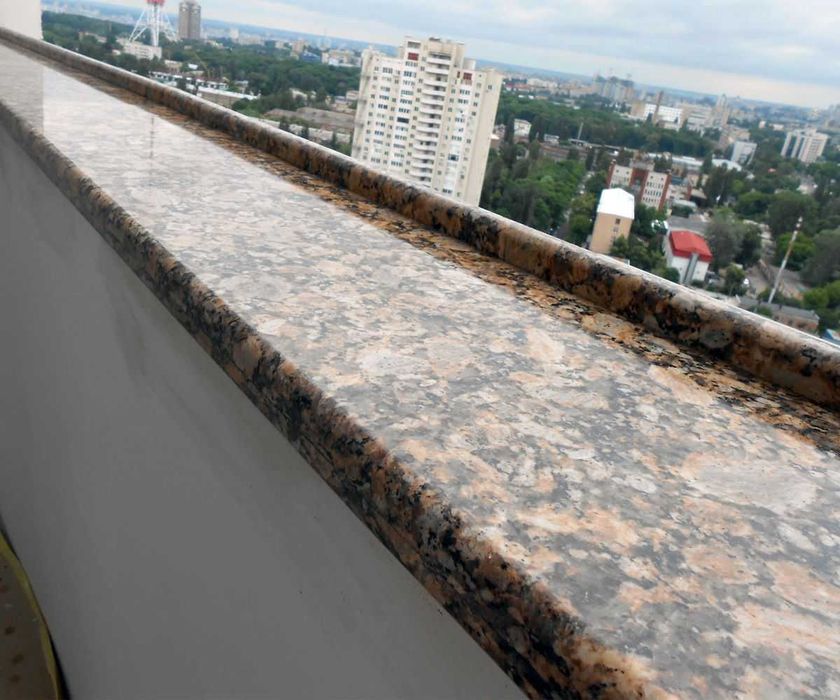 Гранітні підвіконня та столи