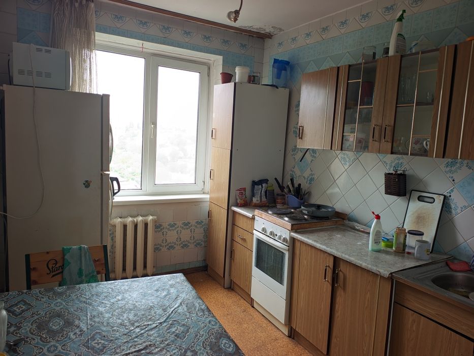 Комунальні включені до вартості. Без господаря кімната для 1-2 хлопців на Урожаї