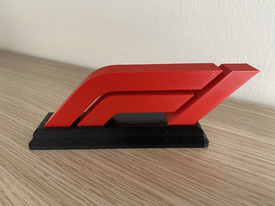 3D-друк: Настільний логотип Формули-1 (Formula 1) на підставці