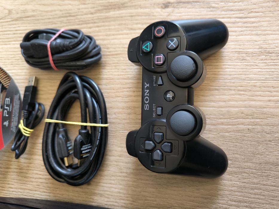PS3 com caixa +  jogo + mais cabos Setúbal