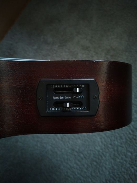 Ukulele concerto eletroacústico MAKALA