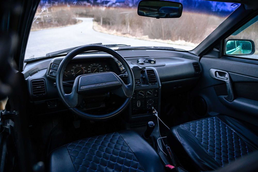 Автомобіль Лада 2110