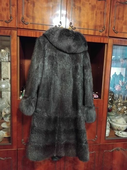 Продам Шубу из нутрии